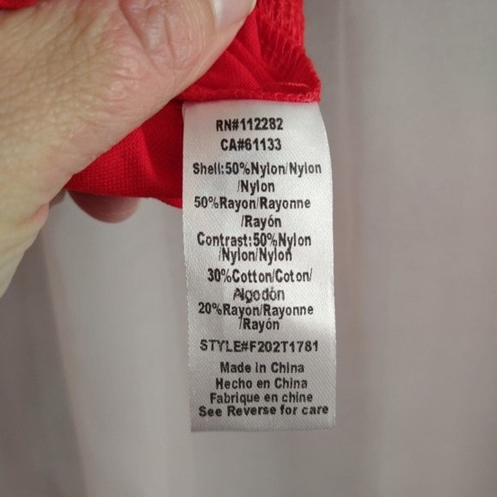 Adelyn Rae Womens Top Red Twist Front Keyhole Size S New - Picture 6 of 8